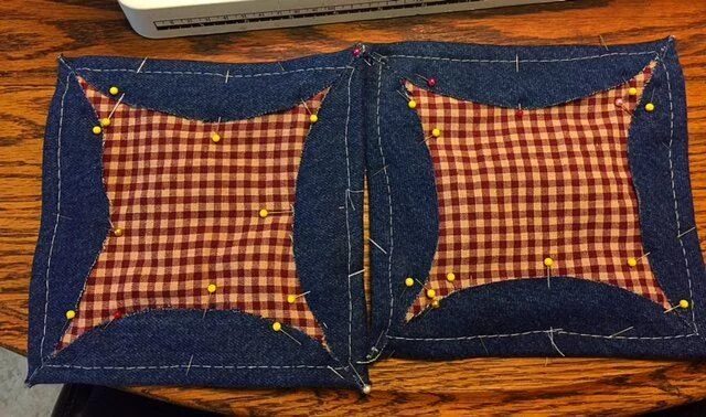 Прихватки из джинсов фото Square Potholder Made From Old Jeans Old jeans, Upcycled denim, Pot holders