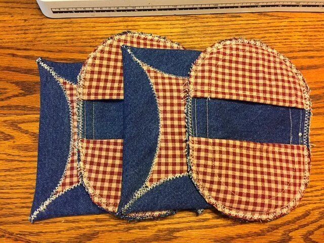 Прихватки из джинсов своими руками фото Square Potholder Made From Old Jeans Old jeans, Pot holders, Sewing projects