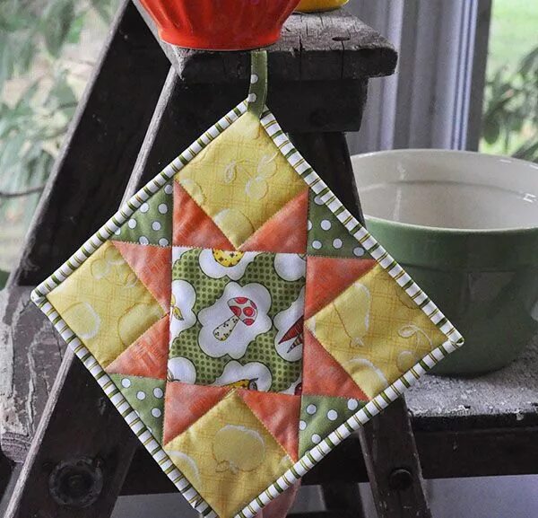 Прихватки пэчворк своими руками выкройки The Noble Wife: How to make a Quilted Potholder (i.e.: A Tutorial) Quilted potho