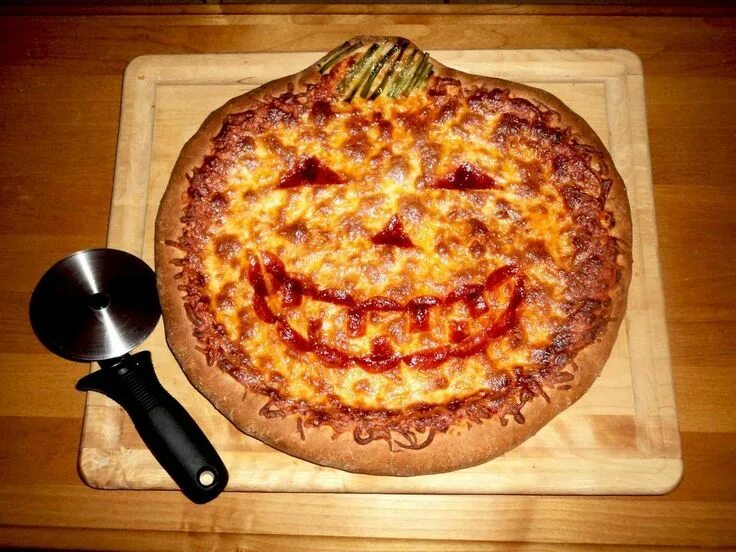 Прикольное фото пиццы Jack o' lantern pizza. Too early? : Pizza Food, Fun halloween food, Good food