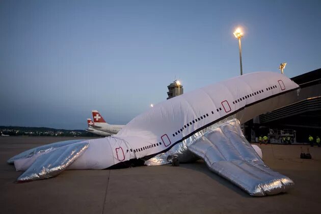 Прикольное фото самолетов Aleksandra Mir - Plane Landing in Switzerland