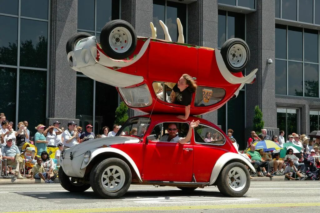 Прикольные фото с машиной Houston is the 3rd largest Hispanic Market Art cars, Weird cars, Car humor