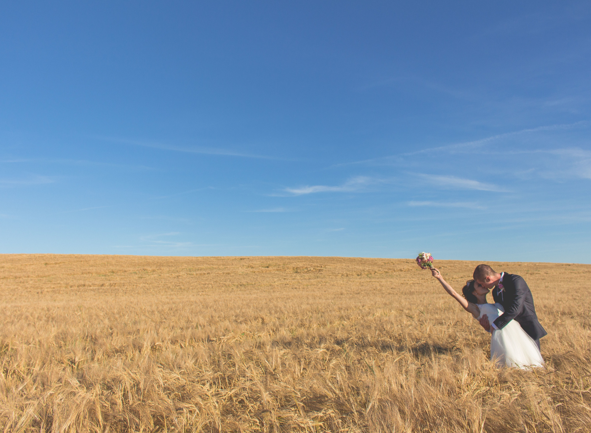 Прикольные фото в поле Download wallpaper wheat, field, the sky, clouds, woman, shadow, bouquet, pair, 