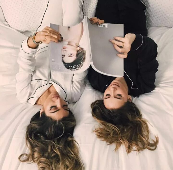 Прикольные идеи для фото с подругой Amelia Liana and Suzie (Hello October) giving us serious hair inspiration in thi