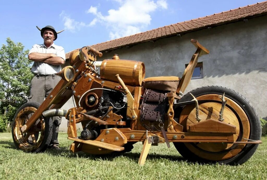 Прикольные самоделки своими руками Hungarian man builds motorcycle out of wood