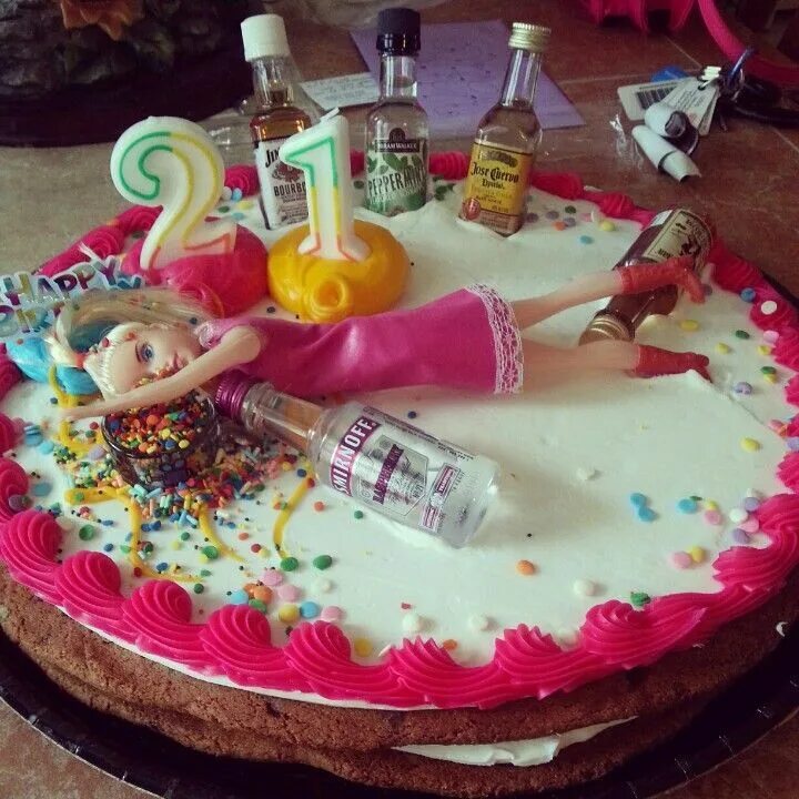 Прикольные торты на 18 лет фото Drunk Barbie Cake 21st birthday cakes, Funny birthday cakes, 21st cake