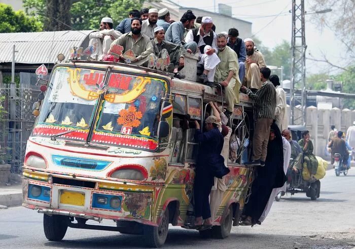 Прикольный автобус фото thatonegirlseasea: Your average bus ride? -- Pakistan, Bus ride, Tribune