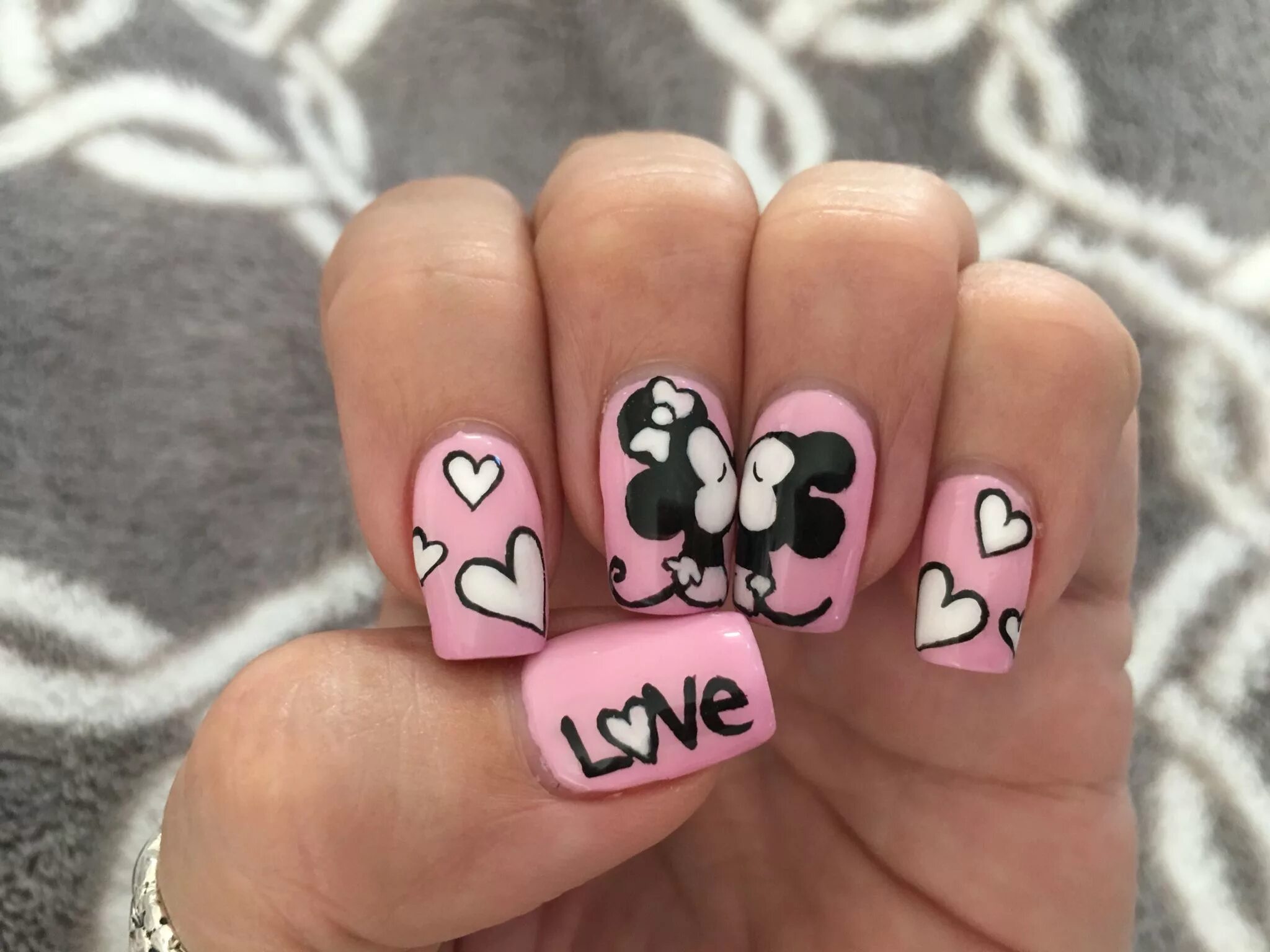 Прикольный дизайн ногтей Kissing Disney Minnie and Mickey gel nails. #cutenails #nails #nail #disneynails