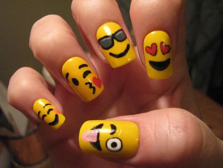 Прикольный красивый маникюр DIY emoji nail art Emoji nails, Funky nail art, Nail art tutorial