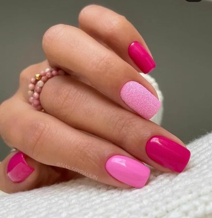 Прикольный маникюр 2024 фото однотонный Stunning Barbie-inspired Gel Nails