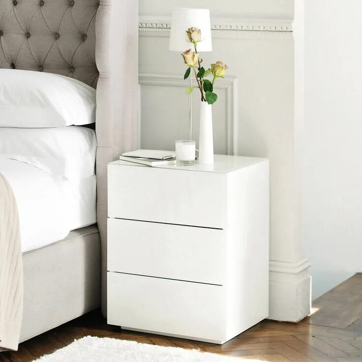 Прикроватные тумбочки для спальни фото Carlton Glass Bedside Table Bedroom Furniture The White Company Bedroom bedside 