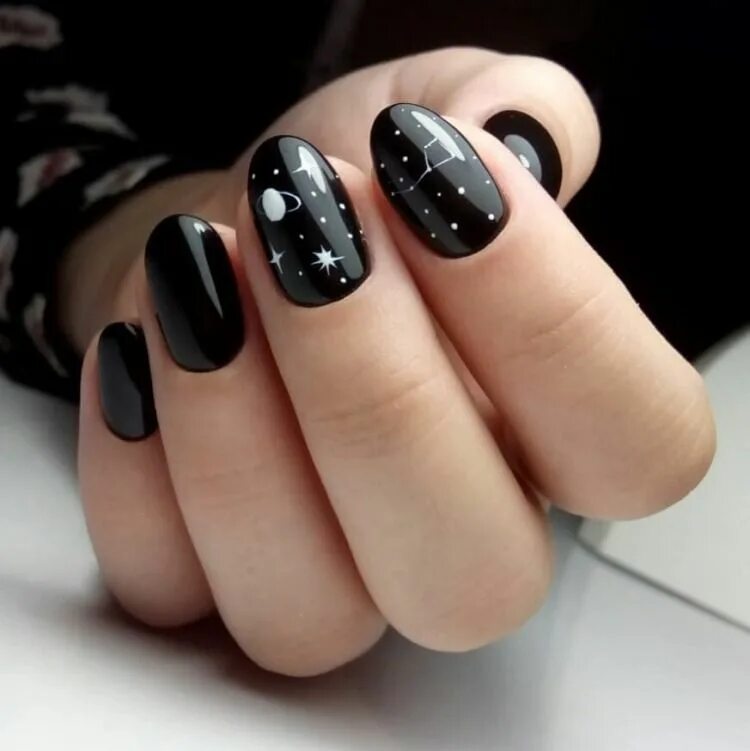 Пример черного маникюра Маникюр на короткие ногти - фото 2019 года Manicure, Gel nails, Black manicure