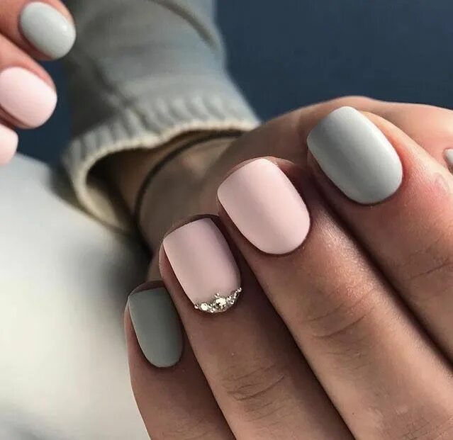 Пример маникюра на короткие Pin de Nina en Маникюр Manicura de uñas, Esmalte de uñas blancas, Uñas de maquil