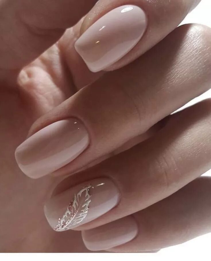 Пример нюдового маникюра SCOPRI I NUOVI TRENDS MANICURE SPOSA 2025 - La Fata Madrina Alessandra cristiani