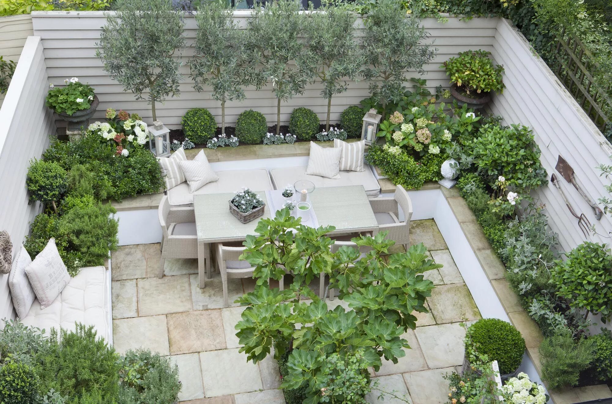 Пример обустройства двора частного дома Claire Mee London Garden Designs Gartengestaltung, Garten, Garten ideen