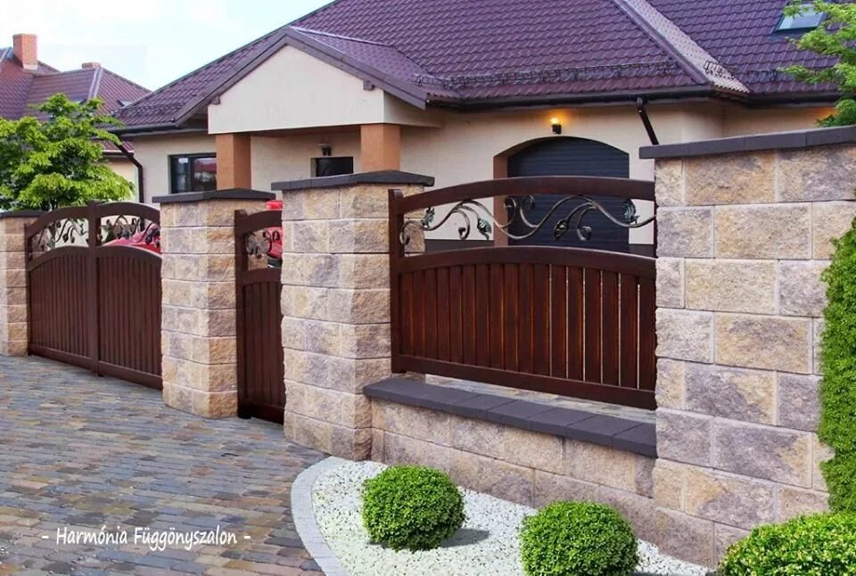 Пример забора для частного дома Harmónia függönyszalon House gate design, Entrance gates design, Fence gate desi