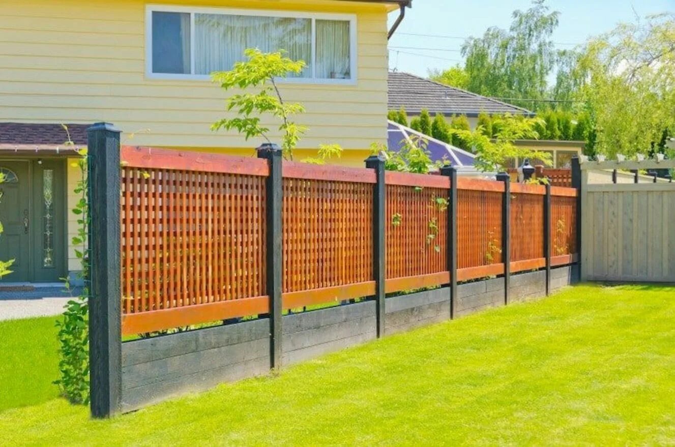 Пример забора для частного дома Home4rt.com Backyard fences, Patio fence, Privacy fence designs