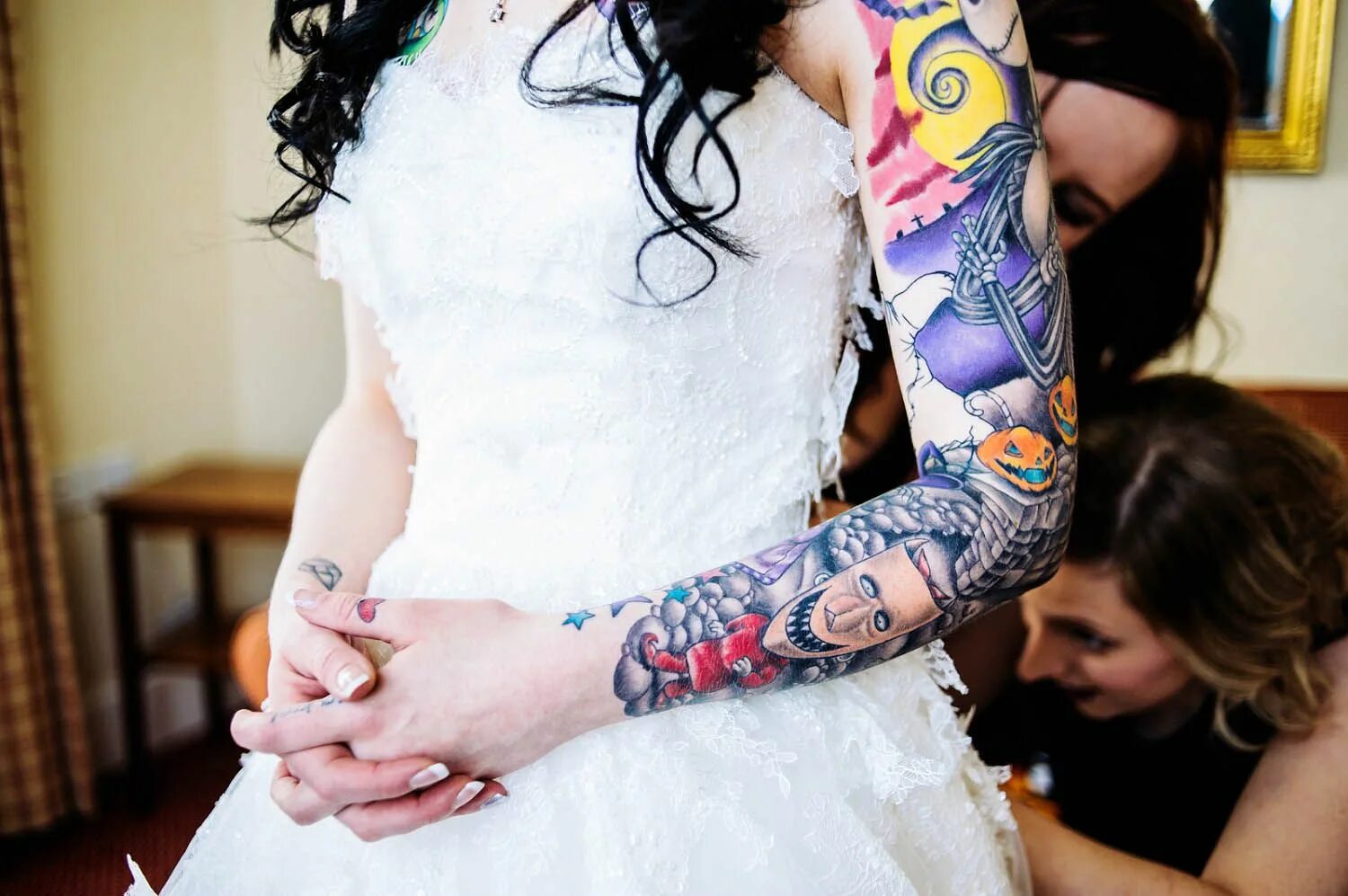 Примерка тату по фото #tattoo #tattooed #rocker #bride Brides with tattoos, Christmas tattoo, Nightmar