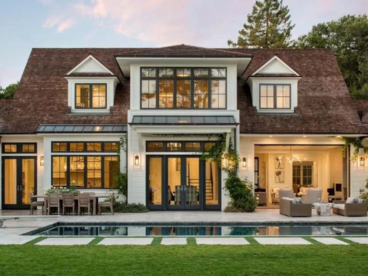 Примеры домов и цены Curb Appeal: Modern California Farmhouse House exterior, Modern farmhouse exteri