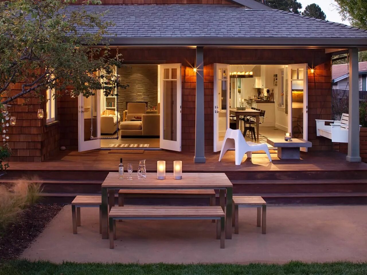 Примеры домов с террасой Rustic Modern Deck California bungalow, California contemporary, Patio design