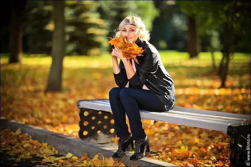 Примеры фото в осеннем лесу leaves Осенние семейные портреты, Осенние фотосессии, Осенние семейные фотографи