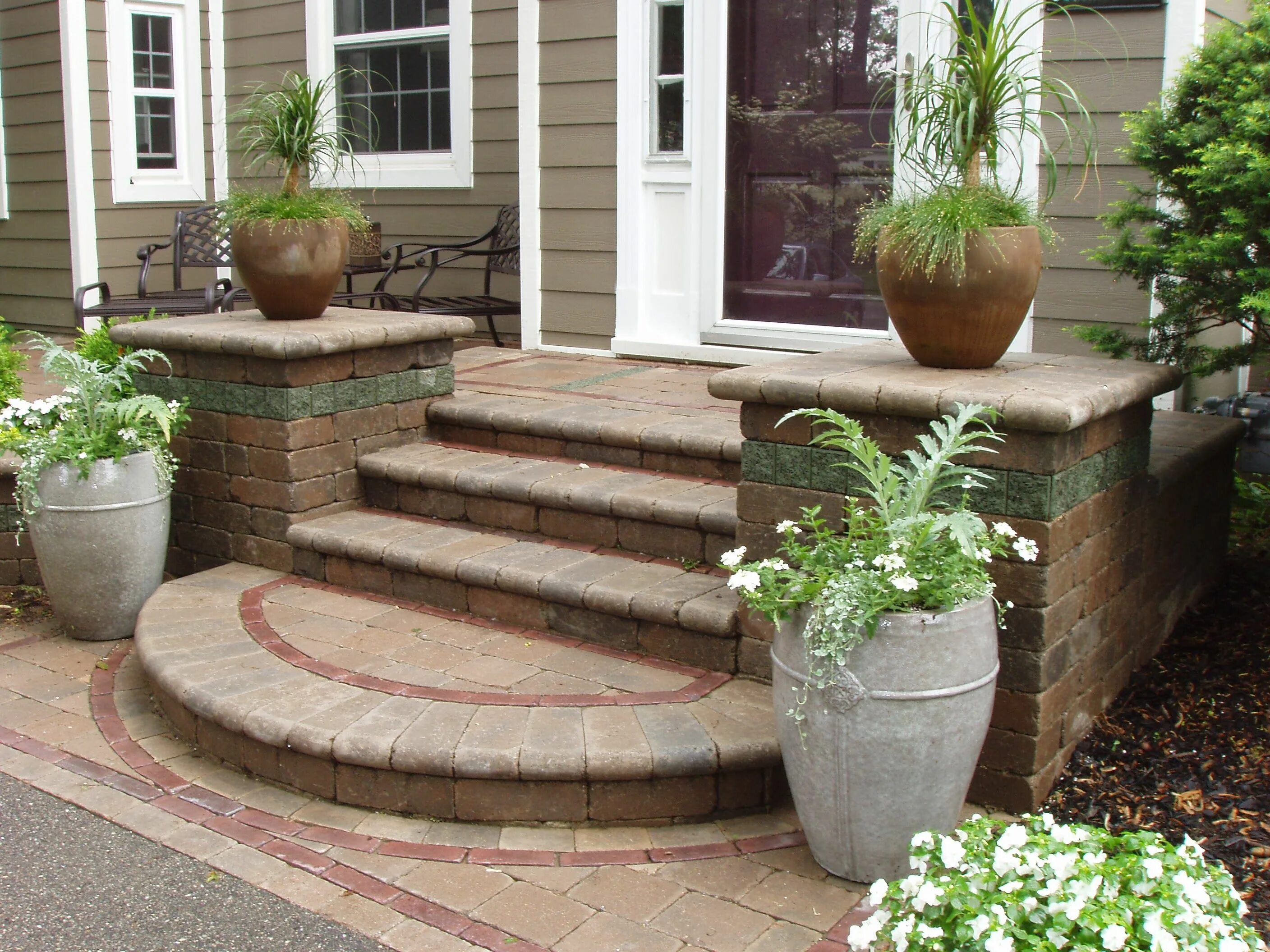 Примеры крыльца в частном доме Domenico Brick Paving and Landscaping Front porch steps, Patio stairs, Brick pav