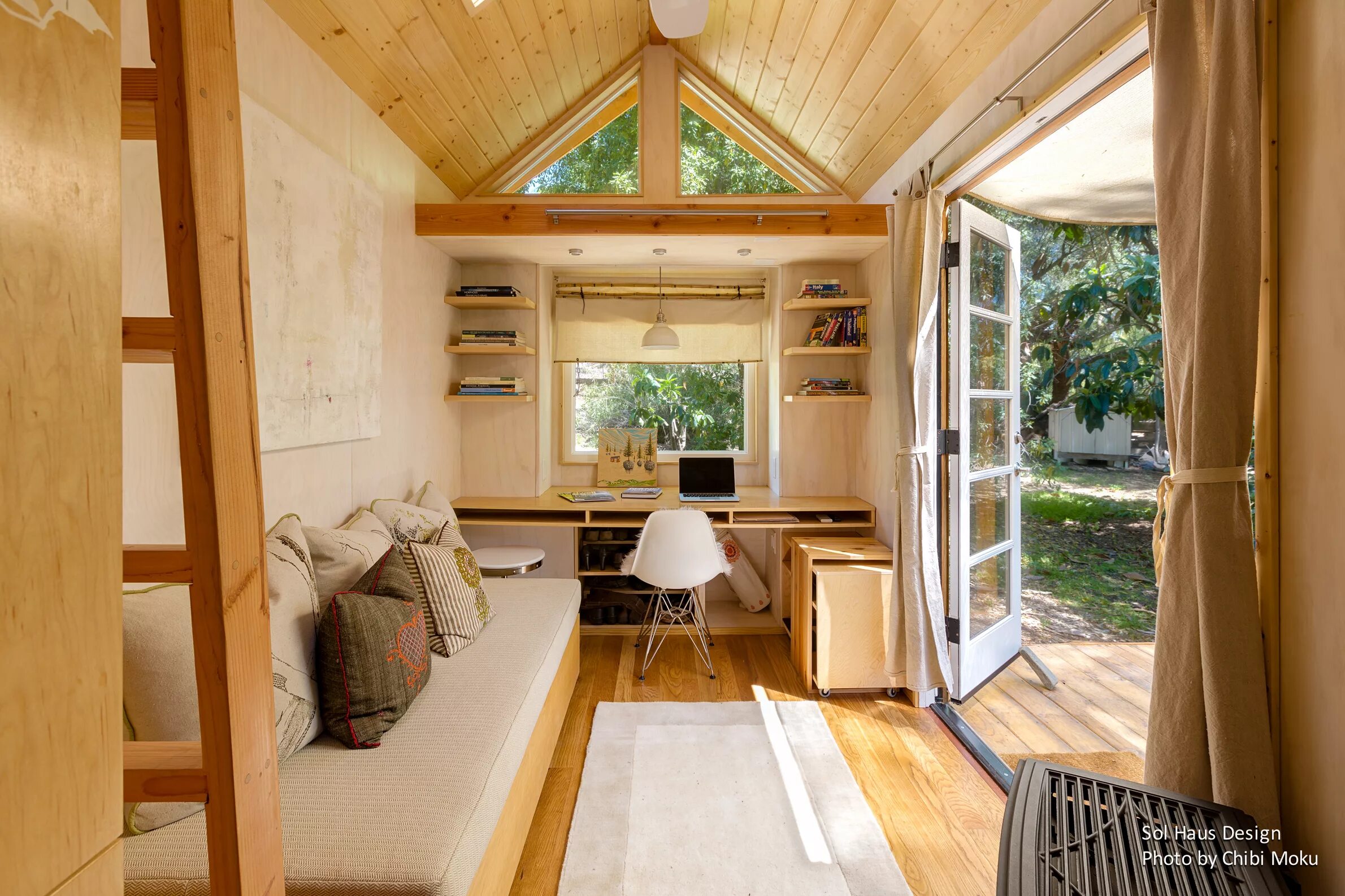 Примеры маленьких домов Idea 946686: Vina's Tiny House by Chibi Moku - Architectural Photo Cinema in Oja