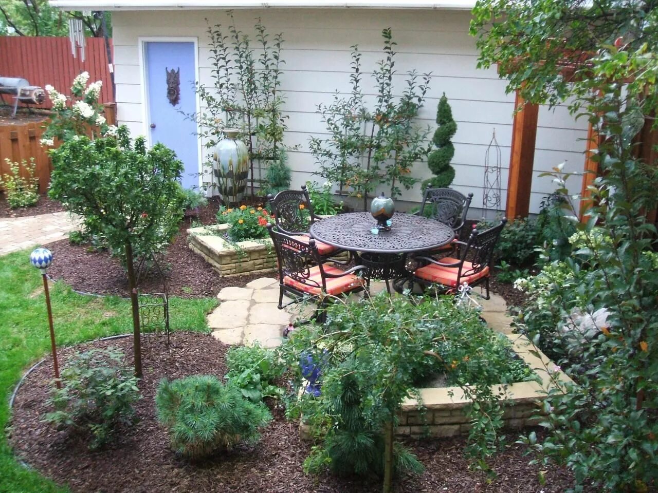 Примеры обустройства дачного участка фото Landscaping and Hardscaping Small yard landscaping, Small backyard gardens, Smal