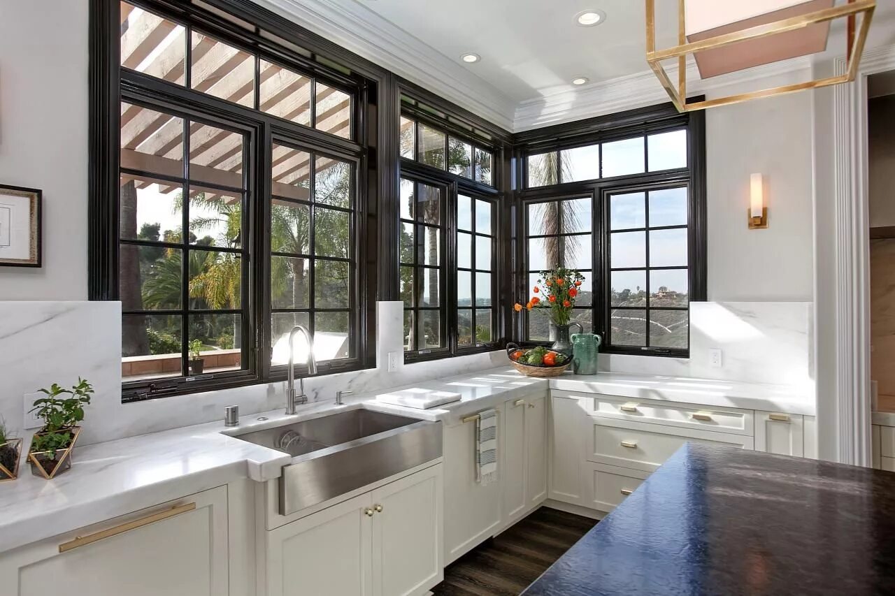 Примеры окон в частных домах HGTV Designer of the Year Awards Kitchen remodel, Open dining room, Kitchen sink