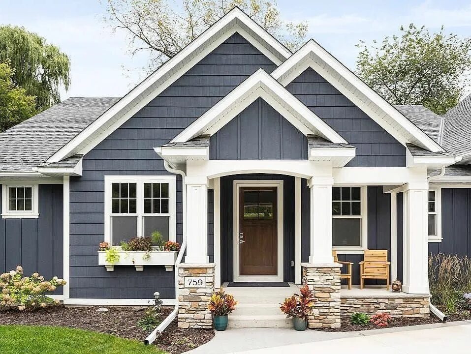 Примеры окраски домов Posted by- Bria Hammel Interiors House exterior blue, House paint exterior, Hous