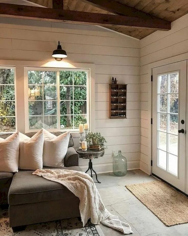 Примеры отделки дачи 58+ Comfy Modern Farmhouse Sunroom Decor Ideas Country house design, Farm house 