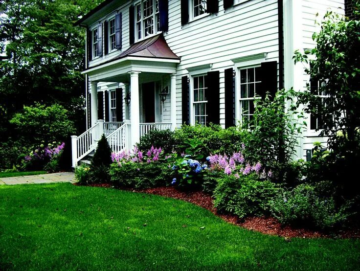 Примеры палисадника перед домом Foundation Planting Ideas Porch landscaping, Landscaping around house, House lan