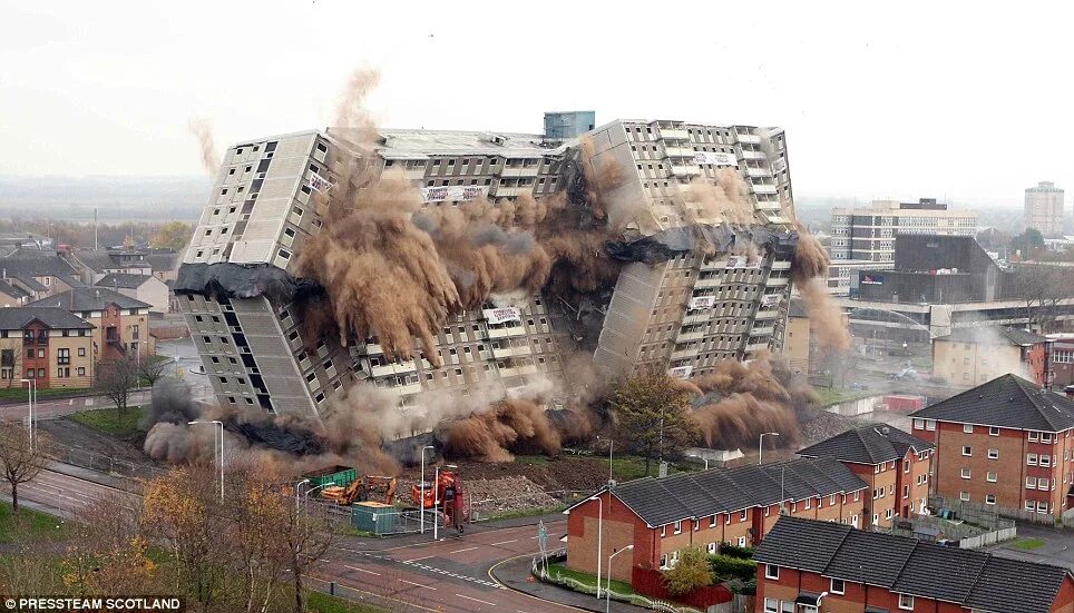 Примеры разрушения домов Incredible photographs show Scottish tower block as it is reduced to a pile of r