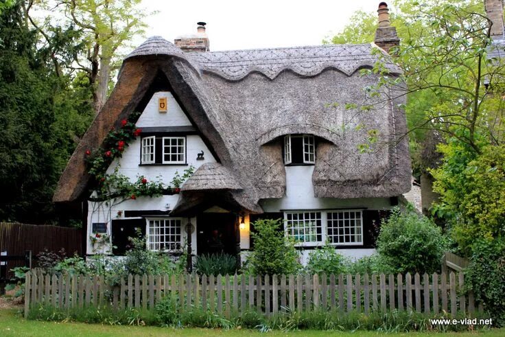 Примеры сельских домов Houghton, Cambridgeshire, England Cozy old thatched roof home in Houghton. Wish 