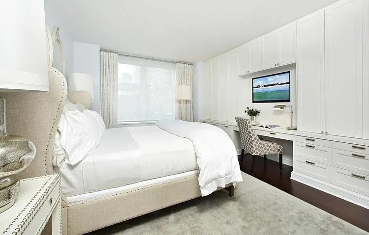 Примеры спален фото Upper West Side Waterfront Apartment HomeAdore White master bedroom, Painted bed