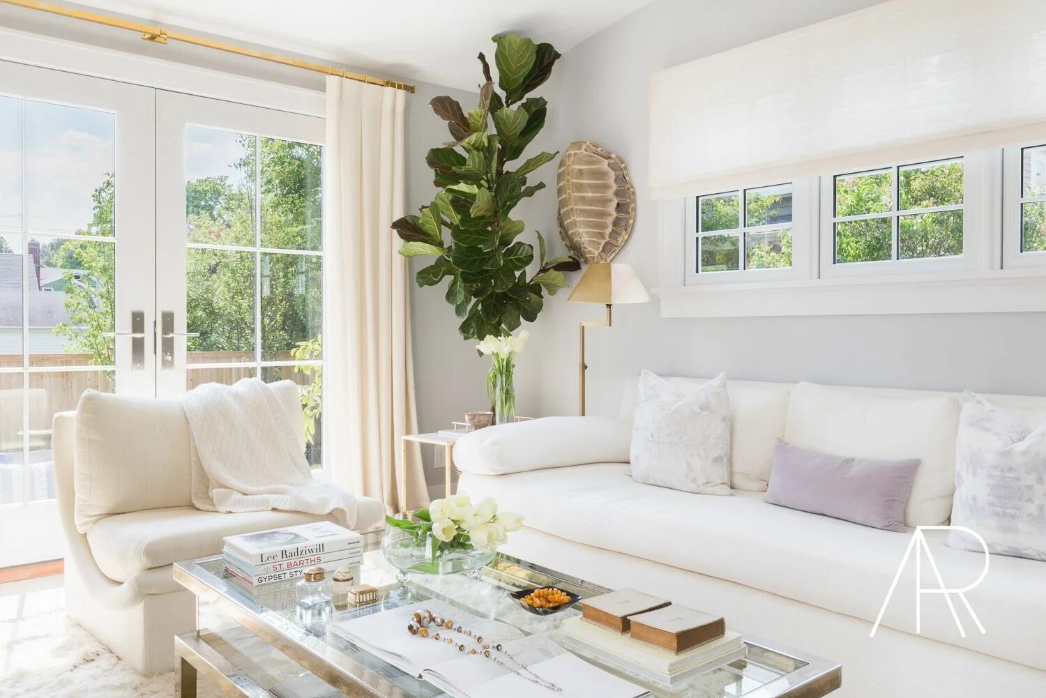 Примеры светлого интерьера A Light, Breezy Home in Connecticut with Elle Decor! - Alyssa Rosenheck - The Ne