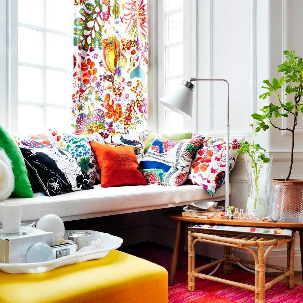 Примесь в цветах интерьера это Colorful Swedish Designs for Home Vogue