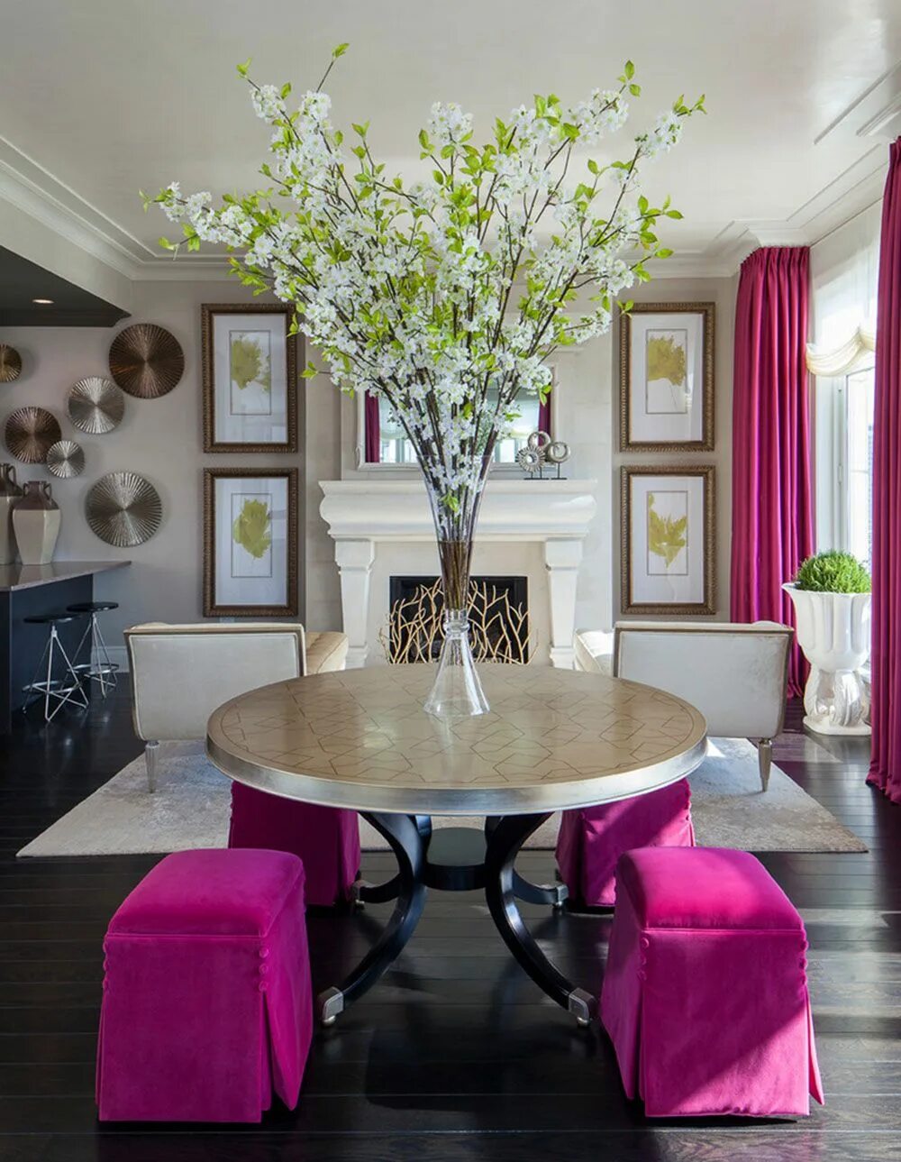 Примесь в цветах интерьера это Pink Interior Design For Everyone House interior, Home interior design, Pink int