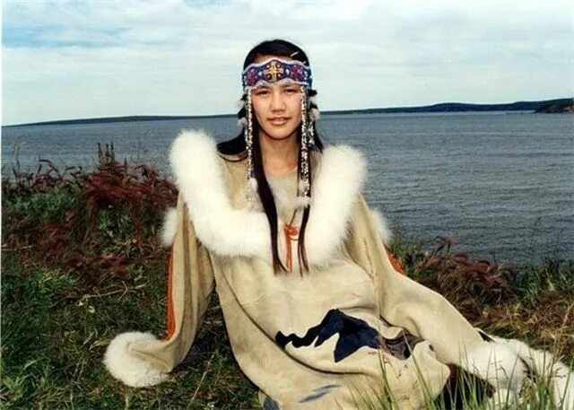 Приморские коряки фото девушек Traditional chukchi dress Inuit clothing, Women, Most beautiful women