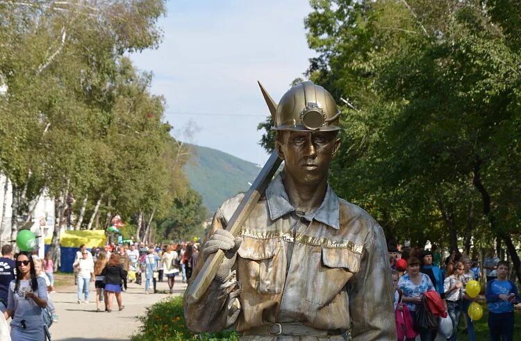 Приморский край город дальнегорск фото памятника горнякам Дальнегорск отметил 119-й День рождения