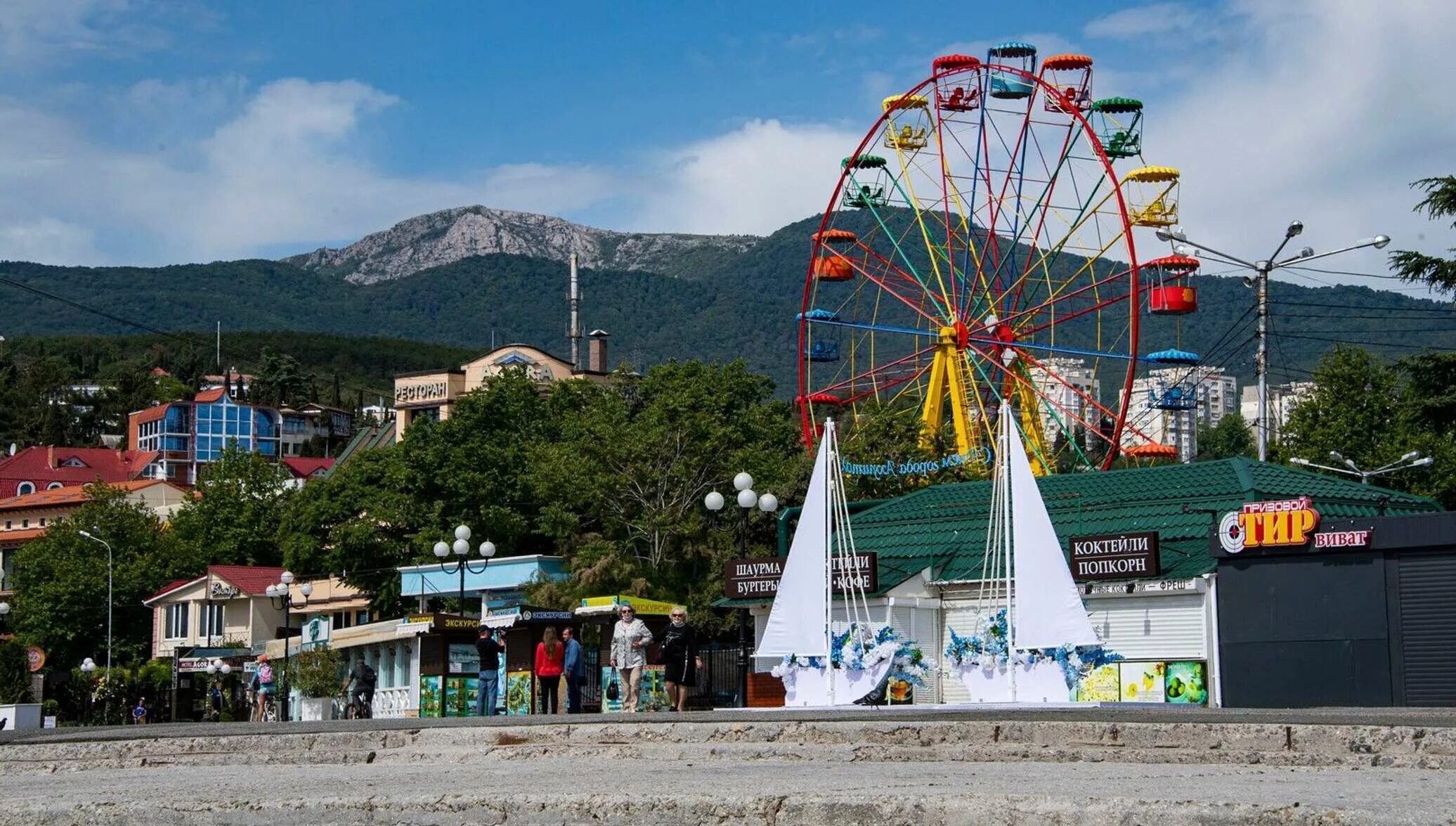 Приморский парк алушта фото Куда катятся цены на отдых в Крыму - РИА Новости Крым, 09.06.2020