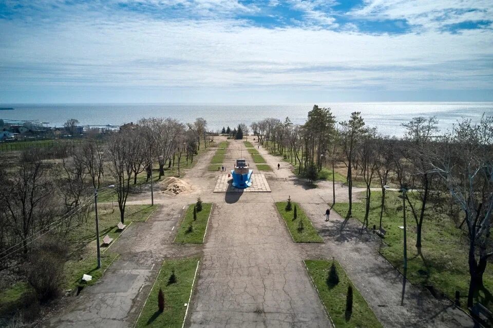 Приморский парк в мариуполе фото В Мариуполе формируют комфортную городскую среду: Началось благоустройство самог