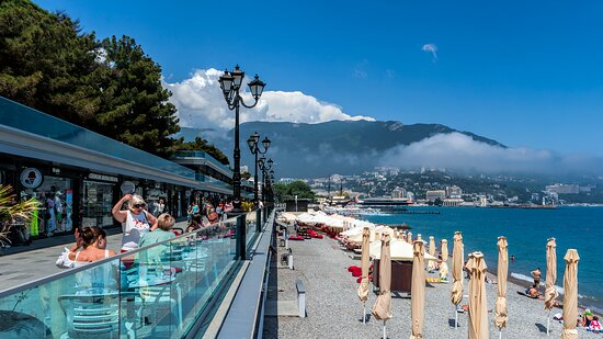 Приморский пляж ялта фото Ялтинский Приморский пляж - Picture of Primorskiy Beach, Yalta - Tripadvisor