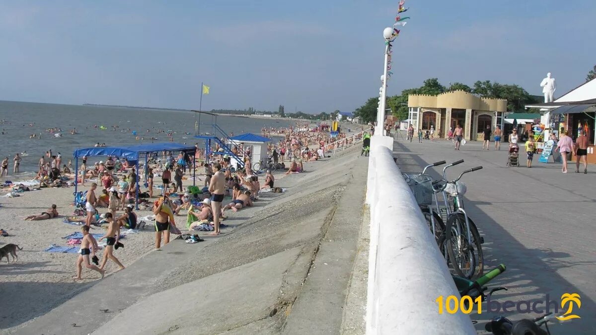 Приморско ахтарск фото пляжа набережной Центральный пляж Приморско-Ахтарска (Primorsko-Akhtarsk Central Beach beach)