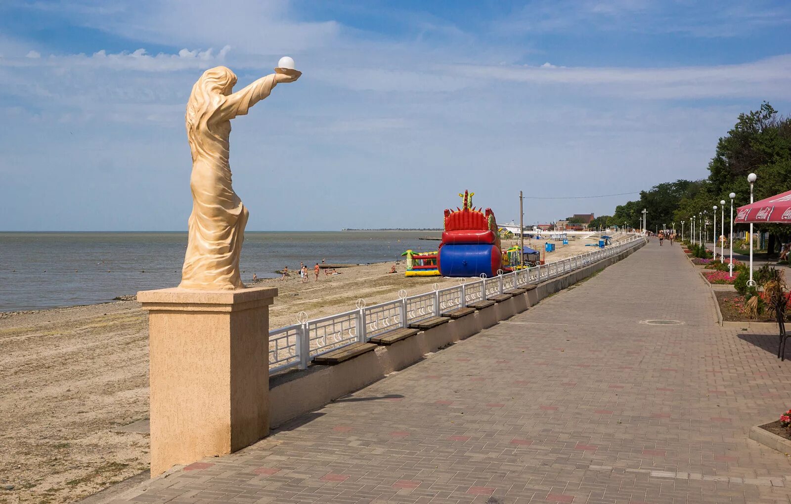 Приморско ахтарск набережная фото Куда поехать на море в июле, августе в Краснодарском крае недорого - города для 