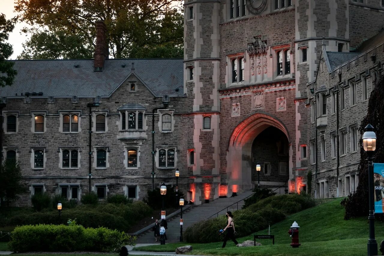 Принстонский университет фото Woman attacked inside Princeton University library, officials say - nj.com