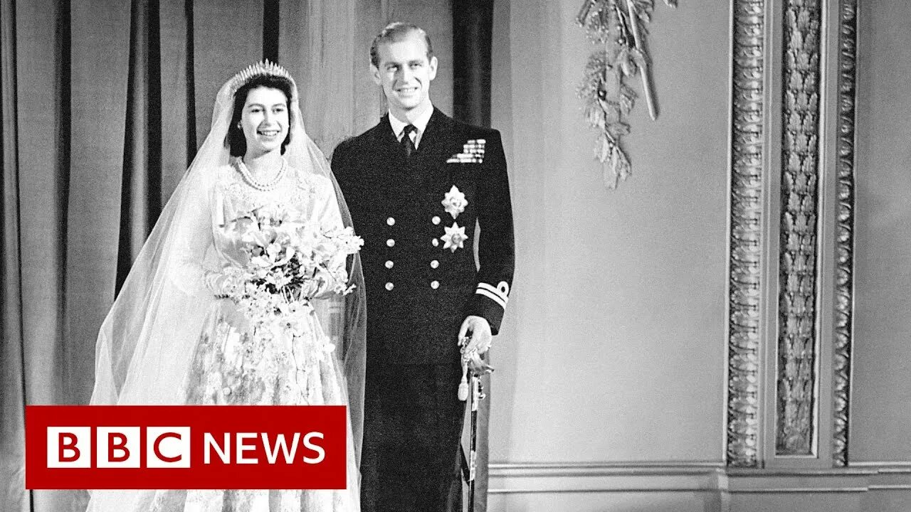 Принц филипп и королева фото Queen Elizabeth II and Prince Philip's wedding - BBC News - YouTube