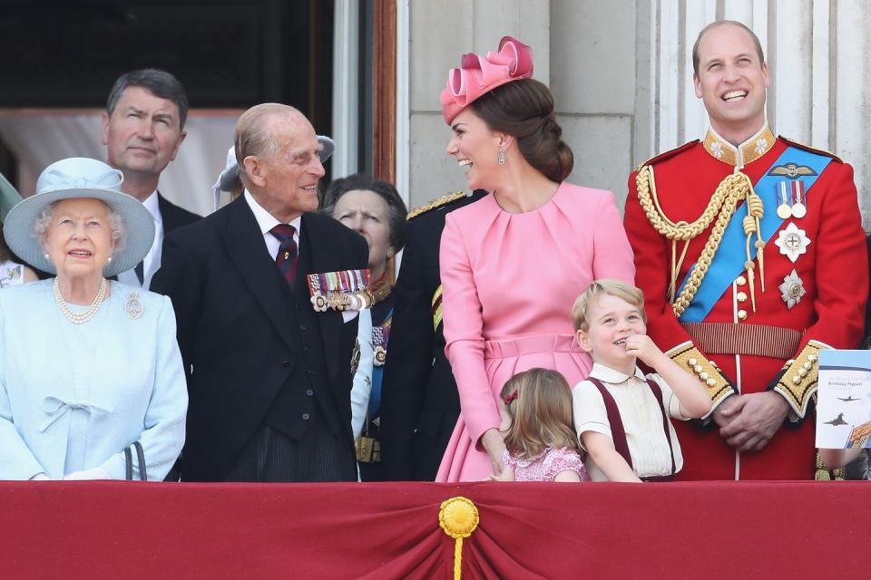 Принц филипп и королева фото Prince William and Kate Middleton's Nod to Prince Philip on Their Caribbean Tour