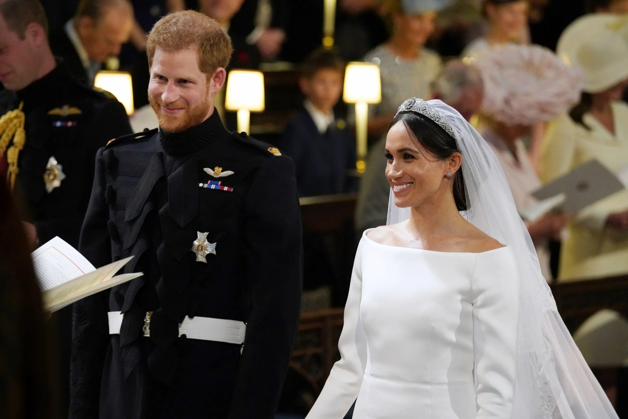 Принц гарри фото свадьбы Meghan Markle's Royal Wedding Dress: The Bride Wears Givenchy Vogue