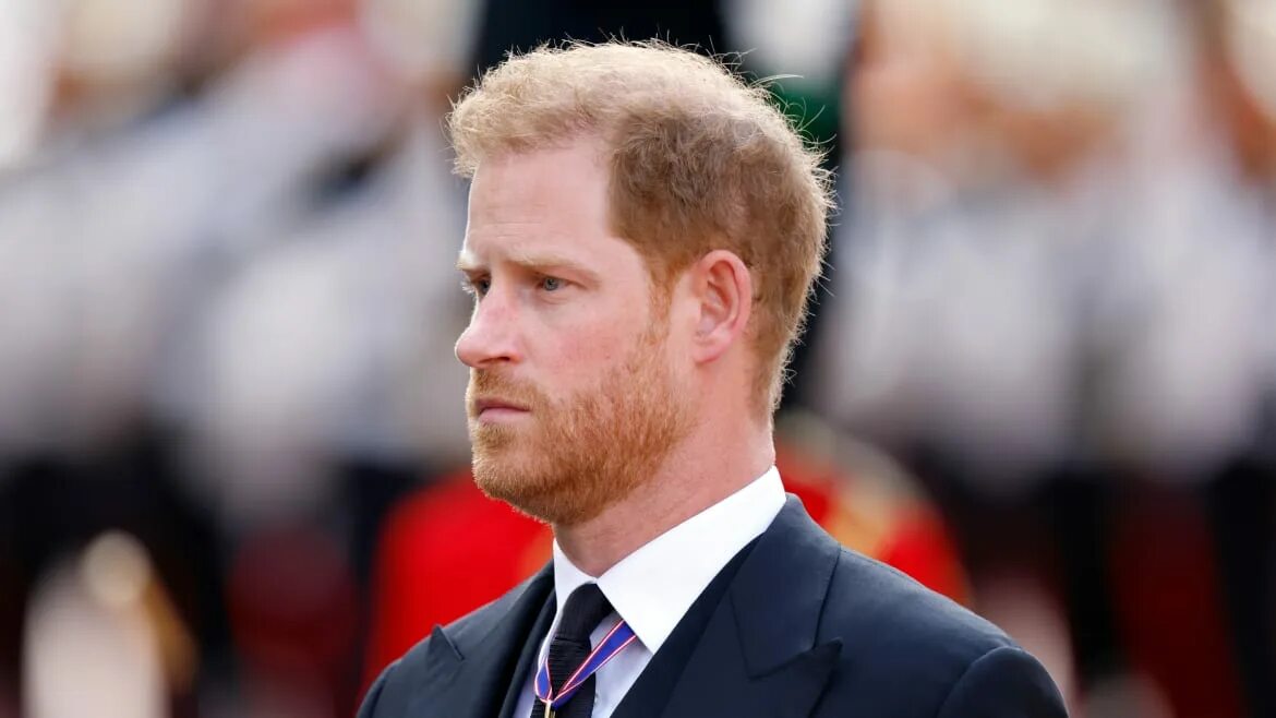 Принц монеточник дух фото King Charles Told Prince Harry of Queen Elizabeth’s Death Five Minutes Before Of